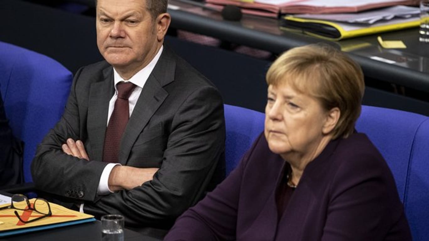 Vizekanzler Olaf Scholz (SPD) und Bundeskanzlerin Angela Merkel (CDU) im Bundestag.