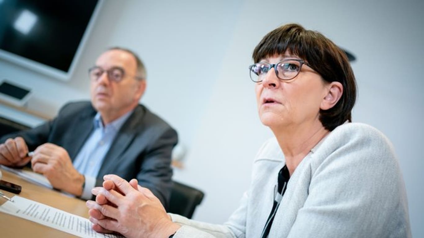 Die SPD-Vorsitzenden Norbert Walter-Borjans und Saskia Esken wollen einen anderen Umgang mit Kompromissen in der GroKo.