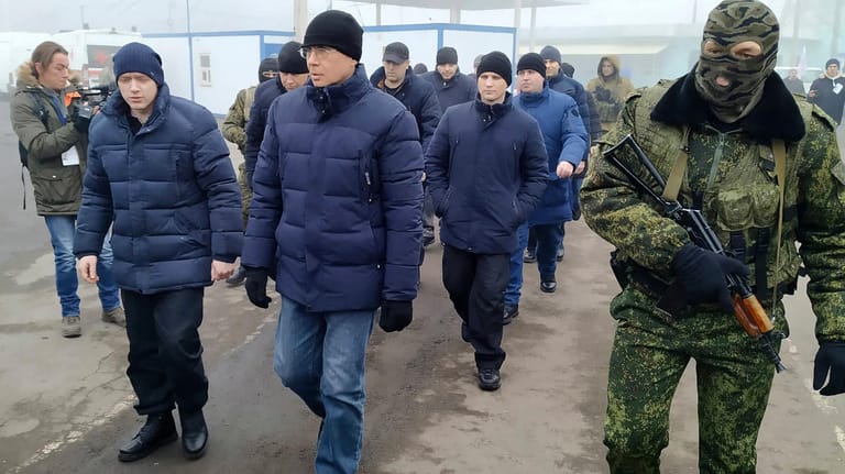 Ukraine: In dem Land hat ein Austausch von Gefangenen zwischen der Regierung und den prorussischen Rebellen begonnen.