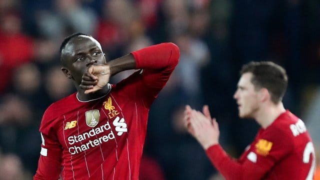 Liverpools Sadio Mane (l) schoss das einzige Tor der Partie.