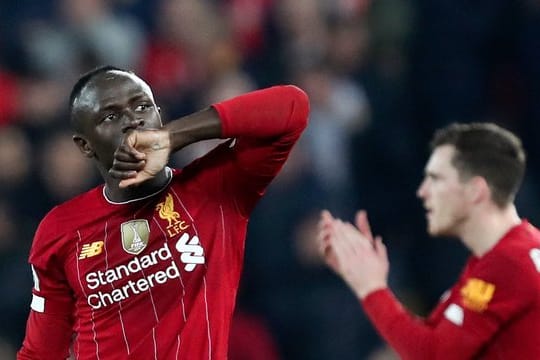 Liverpools Sadio Mane (l) schoss das einzige Tor der Partie.