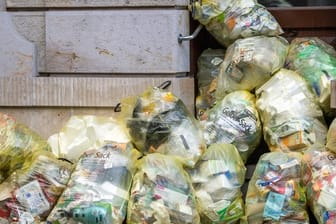 Gelbe Säcke: Für die Mülltrennung sind grundsätzlich die Mieter verantwortlich.