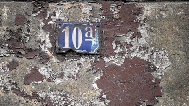 Abblätternder Putz in Duisburg: Teile des Ruhrgebiets gelten als extrem strukturschwach, mit hoher Arbeitslosigkeit und großem Nachholbedarf bei der Infrastruktur. Abblätternder Putz in Duisburg: Teile des Ruhrgebiets gelten als extrem strukturschwach, mit hoher Arbeitslosigkeit und großem Nachholbedarf bei der Infrastruktur.