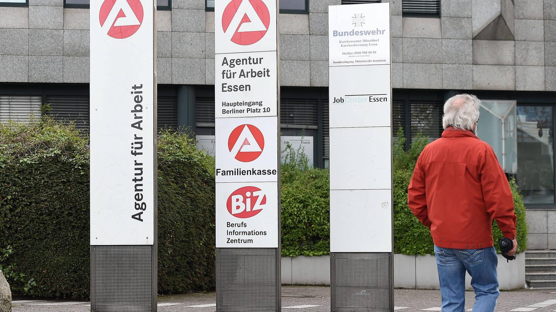 Die Agentur für Arbeit in Essen (Symbolbild): Im kommenden Jahr könnte die Arbeitslosenquote weiter sinken.