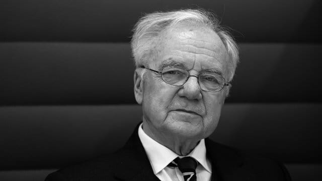 Manfred Stolpe (SPD), ehemaliger Ministerpräsident von Brandenburg, ist im Alter von 83 Jahren gestorben. Manfred Stolpe (SPD), ehemaliger Ministerpräsident von Brandenburg, ist im Alter von 83 Jahren gestorben.