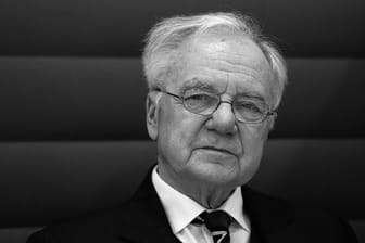 Manfred Stolpe (SPD), ehemaliger Ministerpräsident von Brandenburg, ist im Alter von 83 Jahren gestorben.