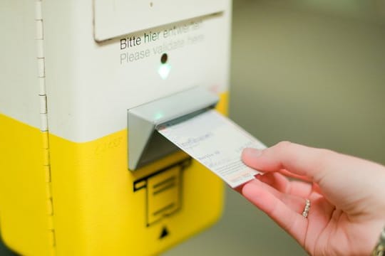 2020 müssen Fahrgäste in mehreren Bundesländern Preiserhöhungen im öffentlichen Nahverkehr verkraften.