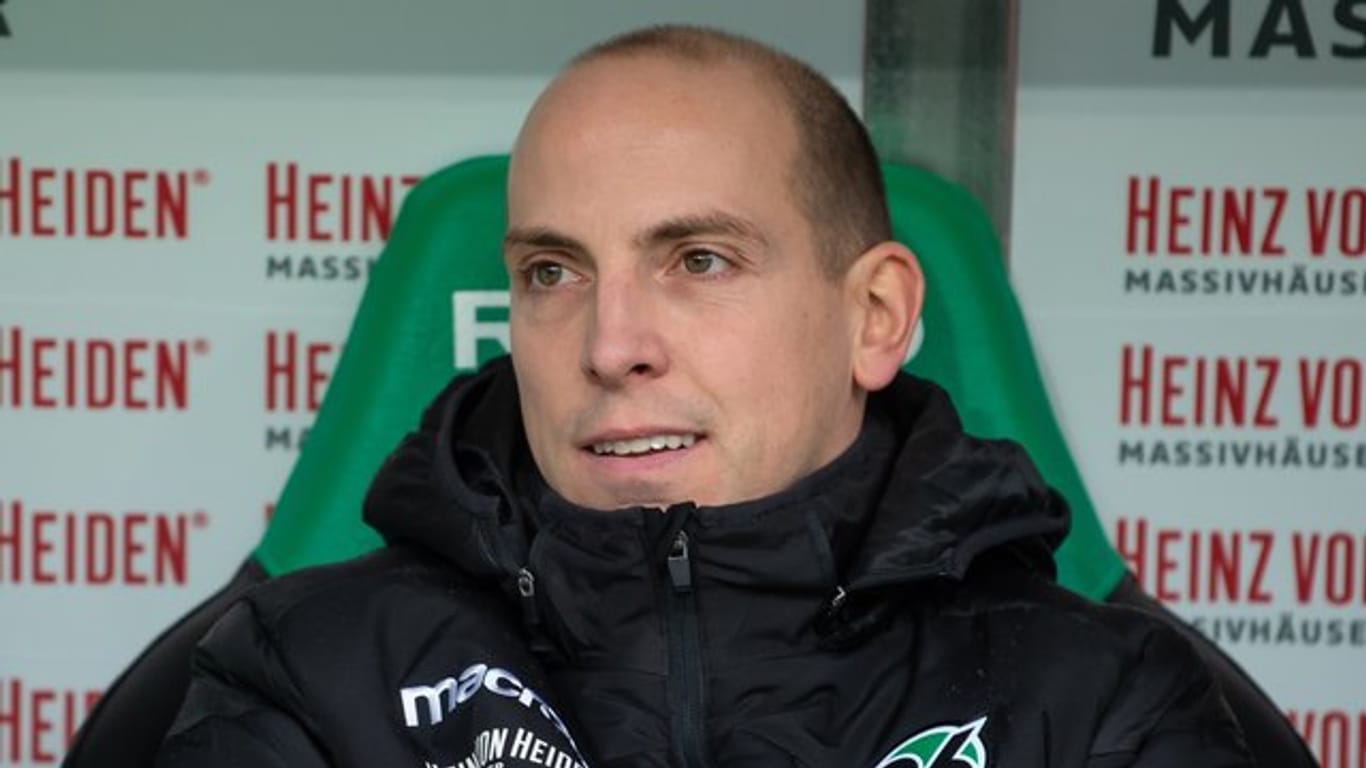 Jan Schlaudraff bleibt Sportdirektor in Hannover.