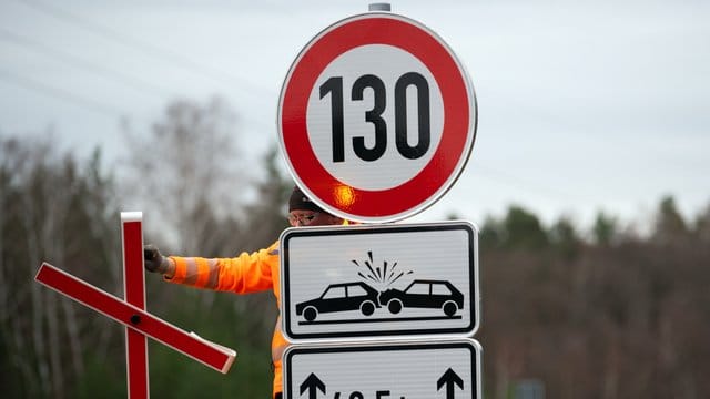 Die SPD will mit der Union über eine generelle Geschwindigkeitsbegrenzung von 130 Kilometern pro Stunde reden. Die SPD will mit der Union über eine generelle Geschwindigkeitsbegrenzung von 130 Kilometern pro Stunde reden.