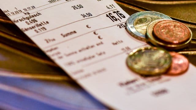 Ab 2020 muss überall in Deutschland bei jeder Transaktion der Kassenbon ausgedruckt werden. Ab 2020 muss überall in Deutschland bei jeder Transaktion der Kassenbon ausgedruckt werden.