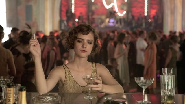 Liv Lisa Fries in einer Szene der dritten Staffel der Serie "Babylon Berlin".