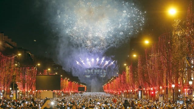 Neujahrsfeierlichkeiten auf der Champs-Elysees 2019.