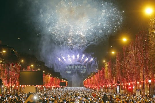 Neujahrsfeierlichkeiten auf der Champs-Elysees 2019.