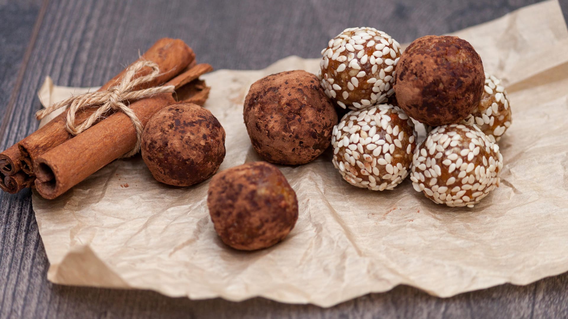 Protein-Bällchen: Der Snack lässt sich auch selbst machen.