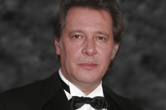 Jan Fedder: Der Schauspieler ist im Alter von 64 Jahren gestorben, Stars und Weggefährten trauern um das Hamburger Urgestein