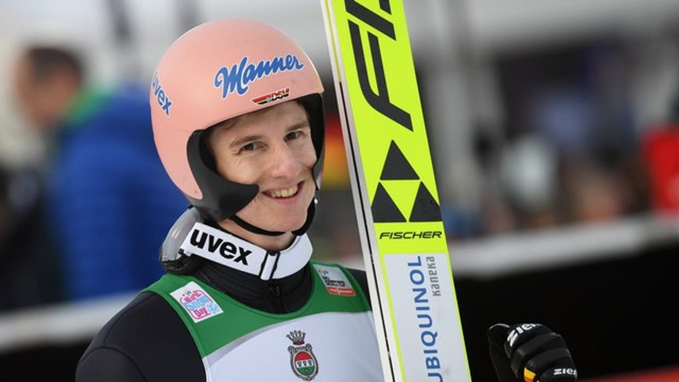 Karl Geiger gewann die Qualifikation in Garmisch-Partenkirchen.