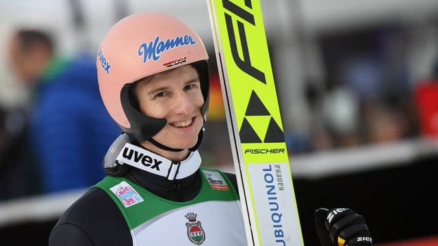 Karl Geiger gewann die Qualifikation in Garmisch-Partenkirchen.