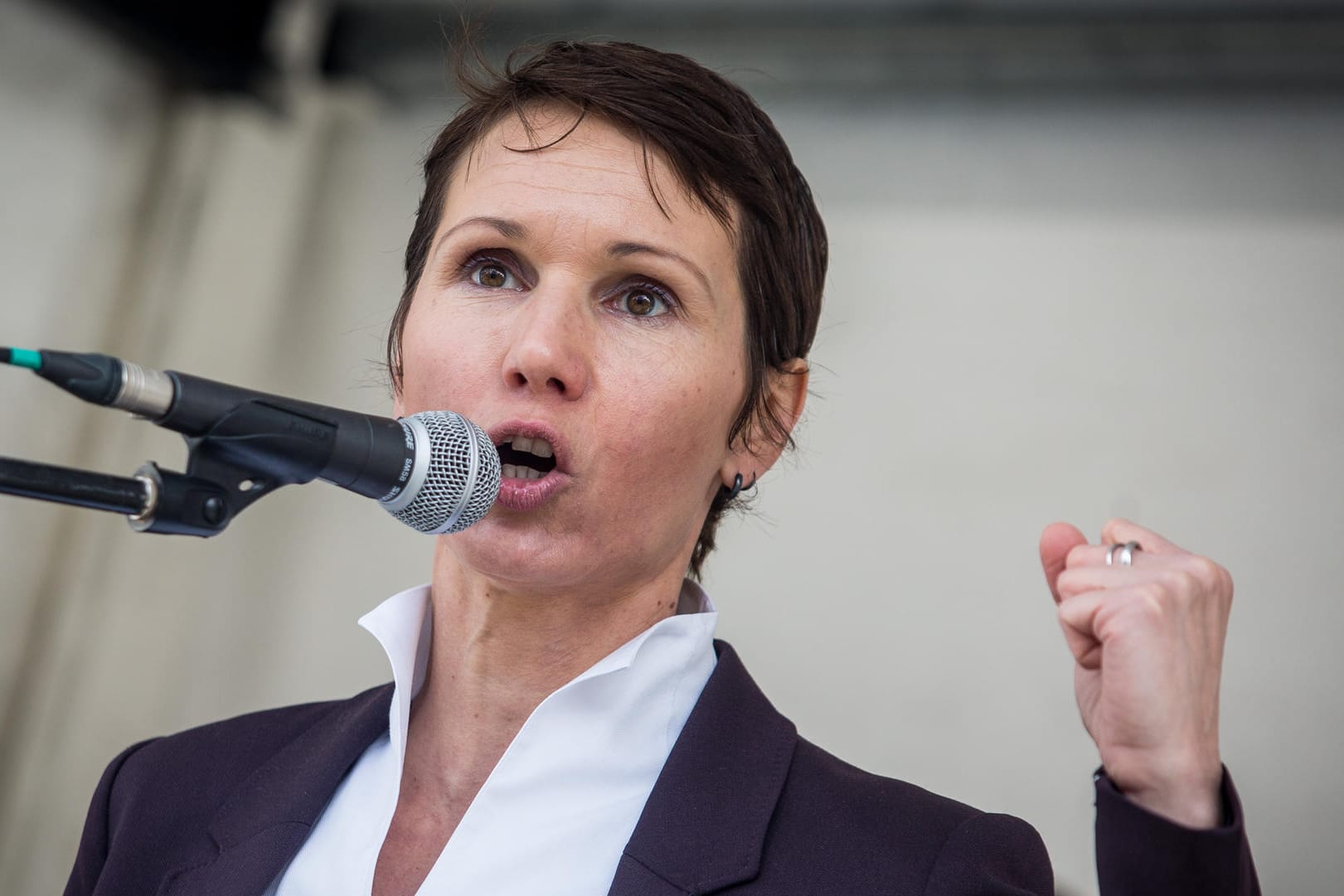Judith Skudelny, Generalsekretärin der FDP Baden-Württemberg: In dem Schreiben heißt es: "Da Ihr weiterhin gegen die widrigen Umstände in unserer Gesellschaft (Ausbeutung, Faschismus, Gentrifizierung, Ignoranz gegenüber Klimaproblemen) nichts tut, müssen wir wieder aktiv werden."