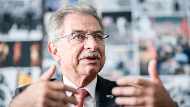 "Zur Förderung des Gemeinwohls muss auch schon mal auf individuelle Interessen verzichtet werden", meint Dieter Kempf, Präsident des Bundesverbandes der Deutschen Industrie. "Zur Förderung des Gemeinwohls muss auch schon mal auf individuelle Interessen verzichtet werden", meint Dieter Kempf, Präsident des Bundesverbandes der Deutschen Industrie.