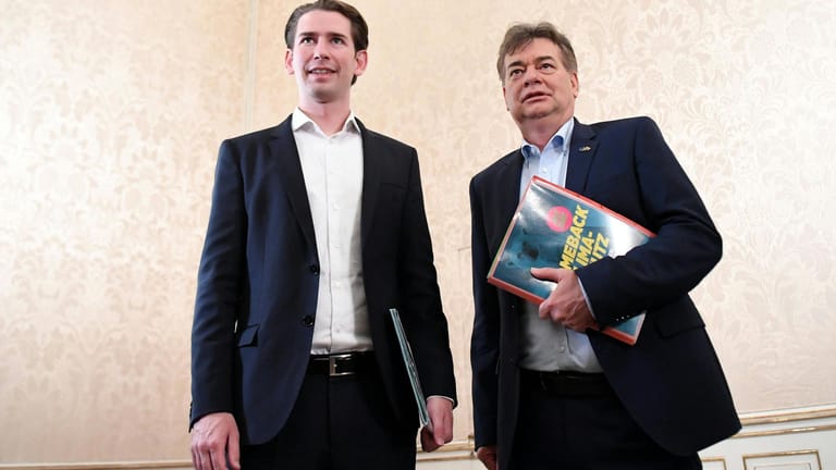 Österreichs Ex-Kanzler Sebastian Kurz (ÖVP) und Grünen-Chef Werner Kogler (Archivbild): Drei Monate nach der Parlamentswahl haben sich Grüne und Konservative auf einen Koalitionsvertrag geeinigt.