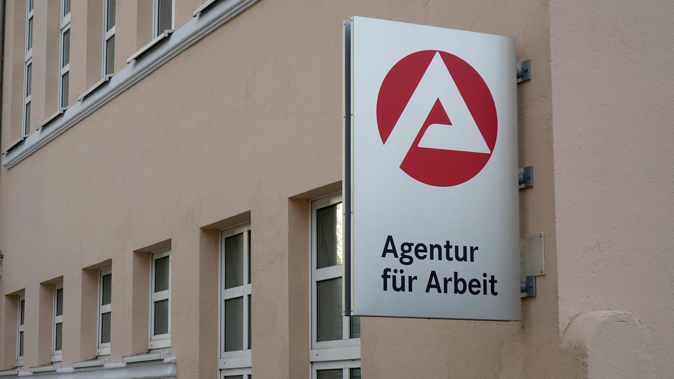 Agentur für Arbeit in Staßfurt: Während die Zahl der in Deutschland tätigen Arbeitnehmer im Jahresdurchschnitt 2019 wuchs, ging die Zahl der Selbstständigen weiter zurück.