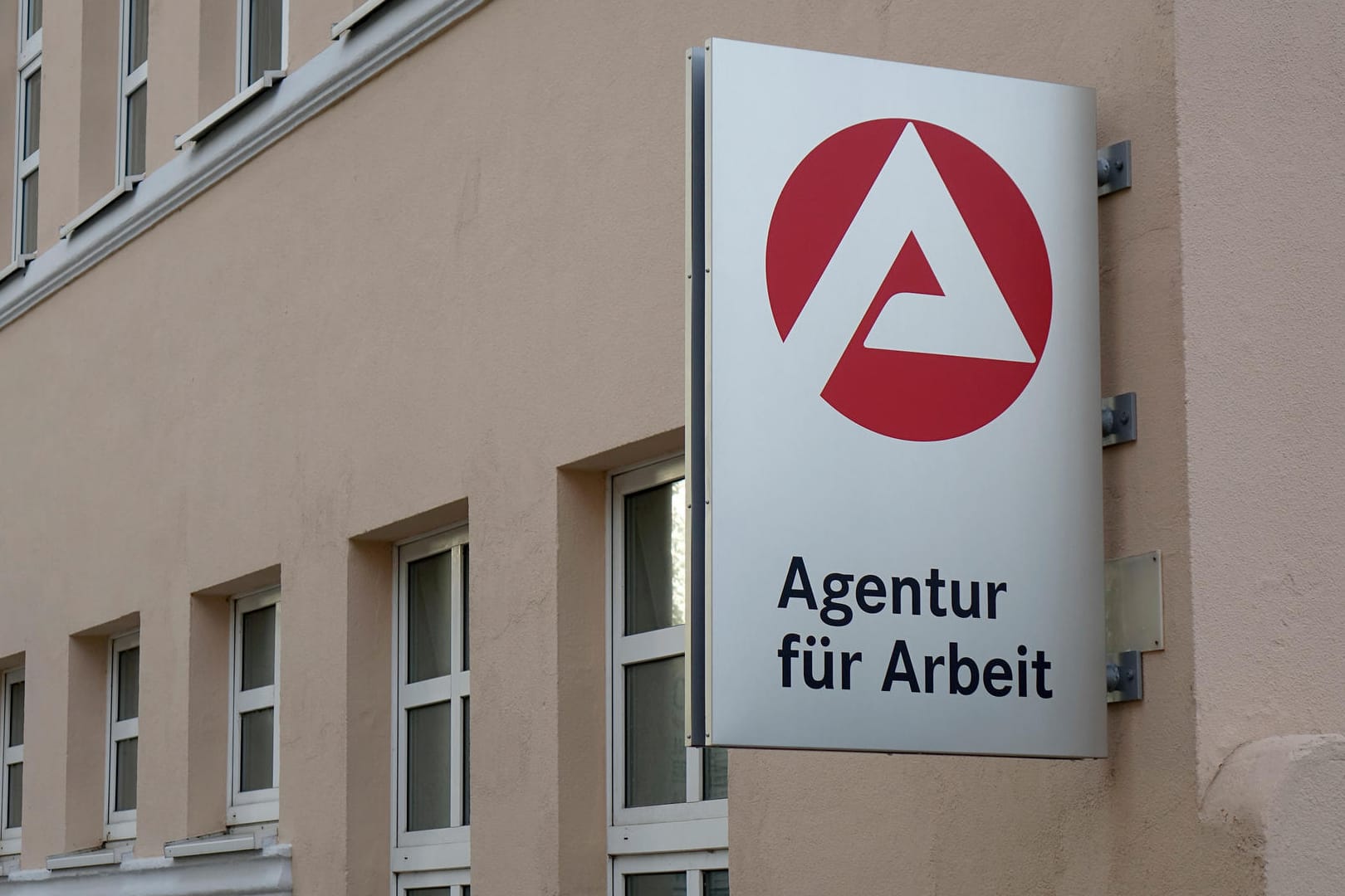 Agentur für Arbeit in Staßfurt: Während die Zahl der in Deutschland tätigen Arbeitnehmer im Jahresdurchschnitt 2019 wuchs, ging die Zahl der Selbstständigen weiter zurück.