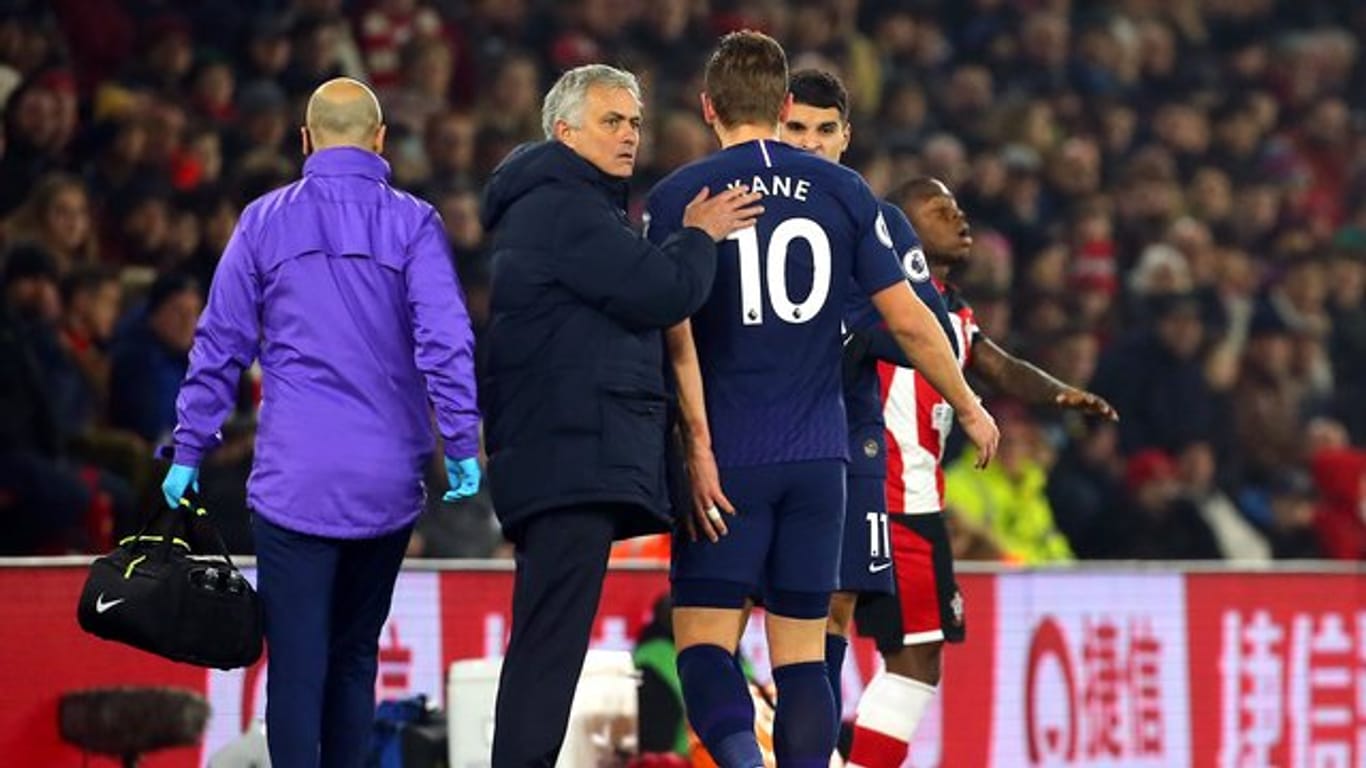 Tottenhams Harry Kane wurde verletzt ausgewechselt.