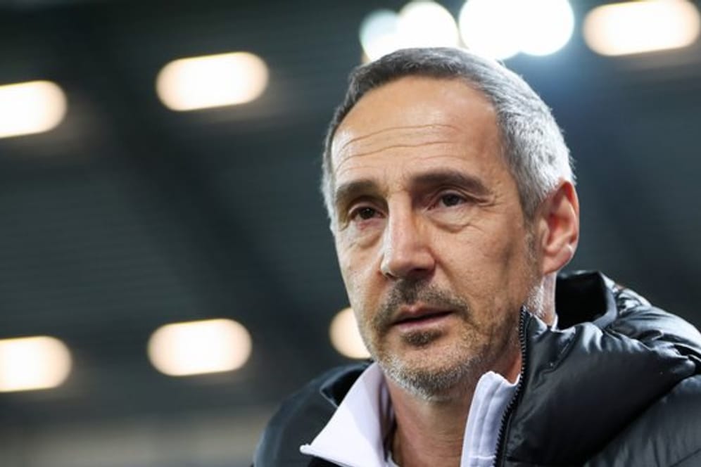 Muss Eintracht Frankfurt wieder auf Kurs bringen: Trainer Adi Hütter.