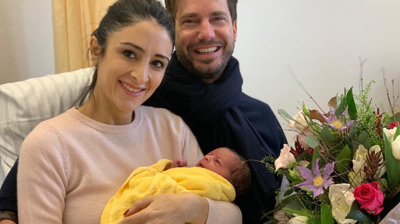 Sarvenaz Shams Azad und Alexander Glinz mit Amalia: Das Mädchen ist das erste Kind der Kaiserswerther Diakonie in 2020.