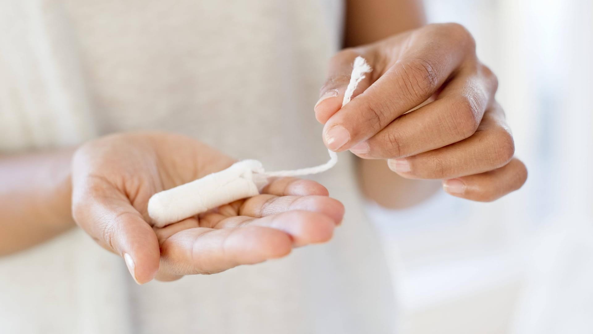 Ein Tampon: dm bietet die kleine Packung seiner Mini-Tampons statt für 1,25 Euro jetzt für 1,05 Euro an. Auch Rossmann, Budni und Kaufland zogen mit.