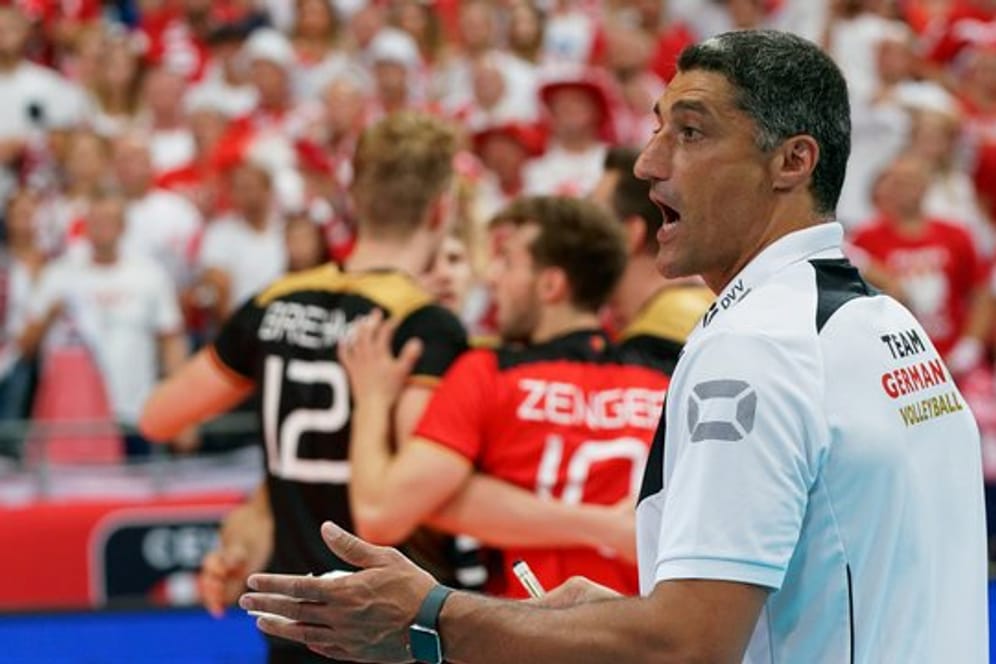 Trainer Andrea Giani will sich mit den deutschen Volleyballern für die Olympischen Spiele qualifizieren.