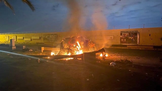Die Überreste des von Raketen getroffenen Fahrzeugs von Ghassem Soleimani.