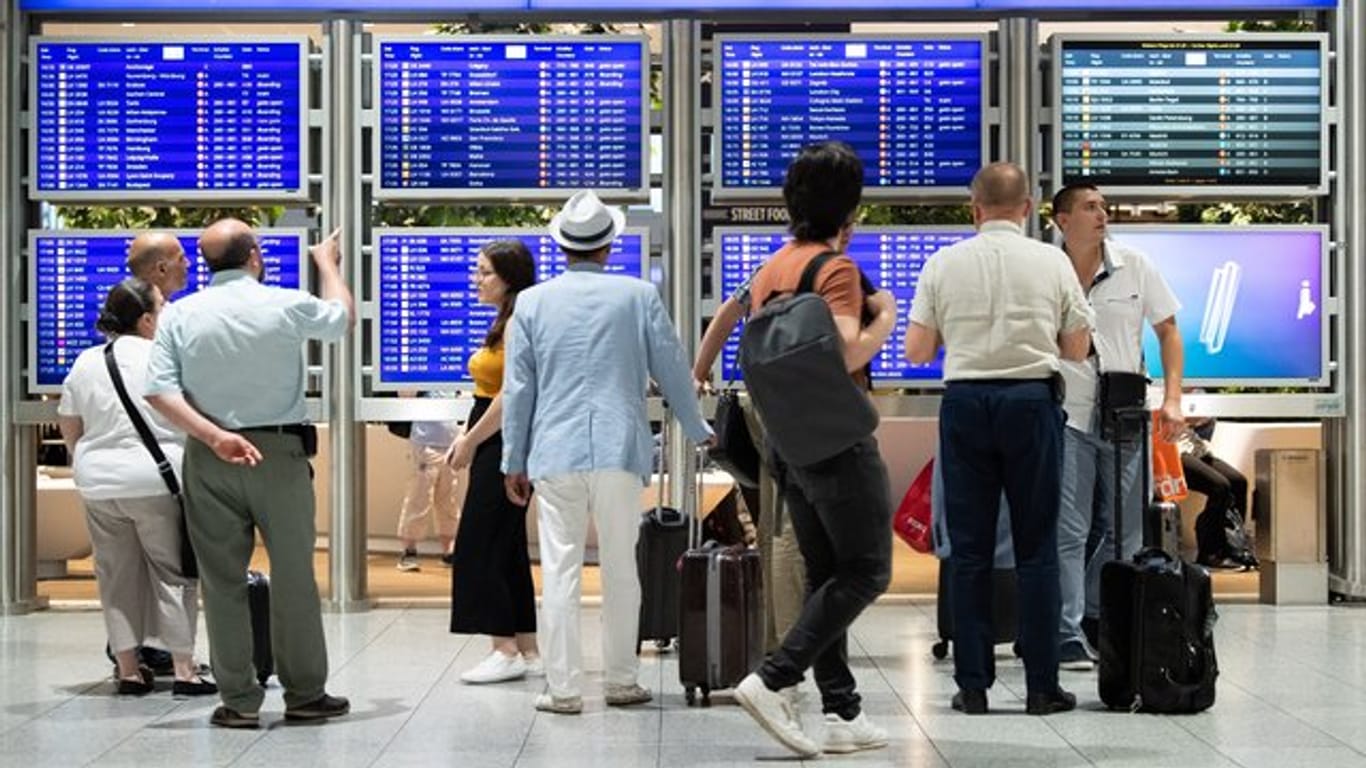 Fluggäste am Terminal: 2019 meldeten der Ferienflieger Germania und die isländische Wow Air Insolvenz an.