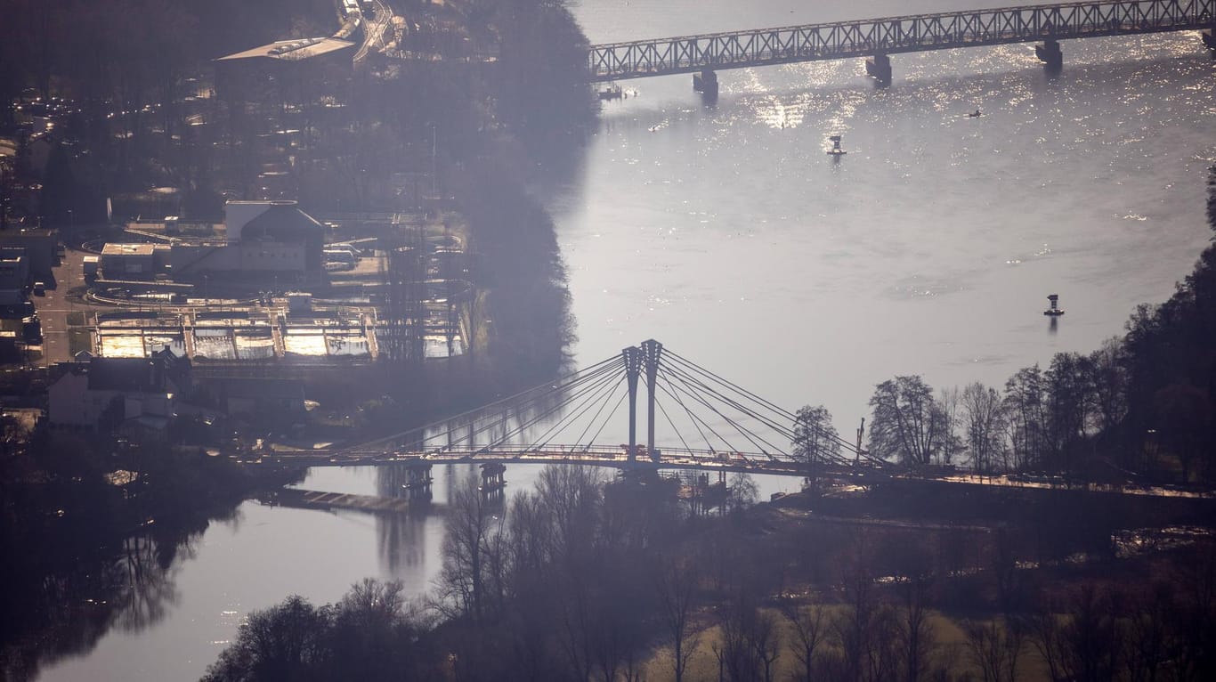 Ein Blick auf die neue Kampmannbrücke in Essen: Unbekannte haben diese beschmiert.