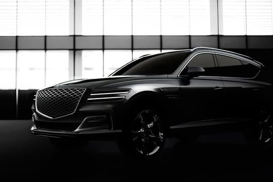 Typisch SUV: Ein riesiger Kühlergrill bildet das Gesicht des Genesis GV80.