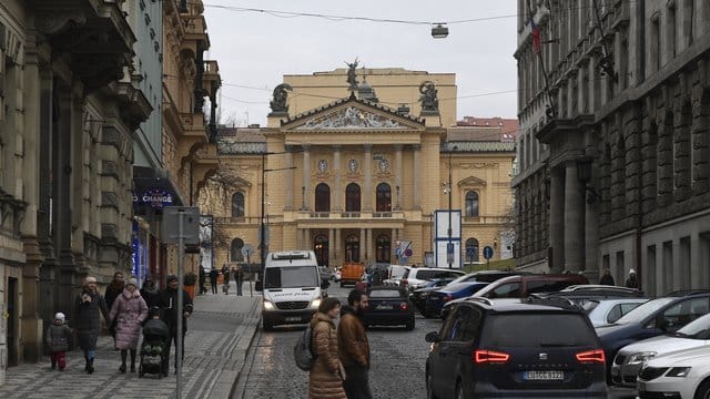 In alter Pracht und Schönheit: Nach knapp dreijähriger Renovierung wird die Staatsoper wiedereröffnet. In alter Pracht und Schönheit: Nach knapp dreijähriger Renovierung wird die Staatsoper wiedereröffnet.