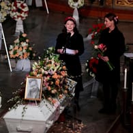 Maud Angelica Behn und ihre Mutter Prinzessin Märtha Louise: Die 16-Jährige hielt bei der Beerdigung ihres Vaters Ari Behn eine rührende Rede auf ihn.