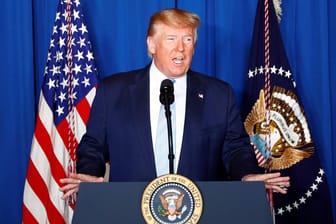 US-Präsident Donald Trump am Freitag in Mar-a-Lago: Die USA wollen nach seiner Aussage keinen Regimewechsel im Iran erreichen.