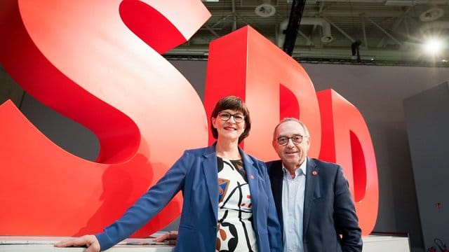 Saskia Esken und Norbert Walter-Borjans wollen ihre Partei aus dem Umfragetief führen. Saskia Esken und Norbert Walter-Borjans wollen ihre Partei aus dem Umfragetief führen.