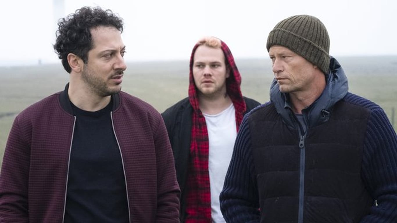 Yalcin Gümer (Fahri Yardim, l-r), Tom Nix (Ben Münchow) und Nick Tschiller (Til Schweiger) in dem neuen "Tatort".