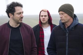 Yalcin Gümer (Fahri Yardim, l-r), Tom Nix (Ben Münchow) und Nick Tschiller (Til Schweiger) in dem neuen "Tatort".