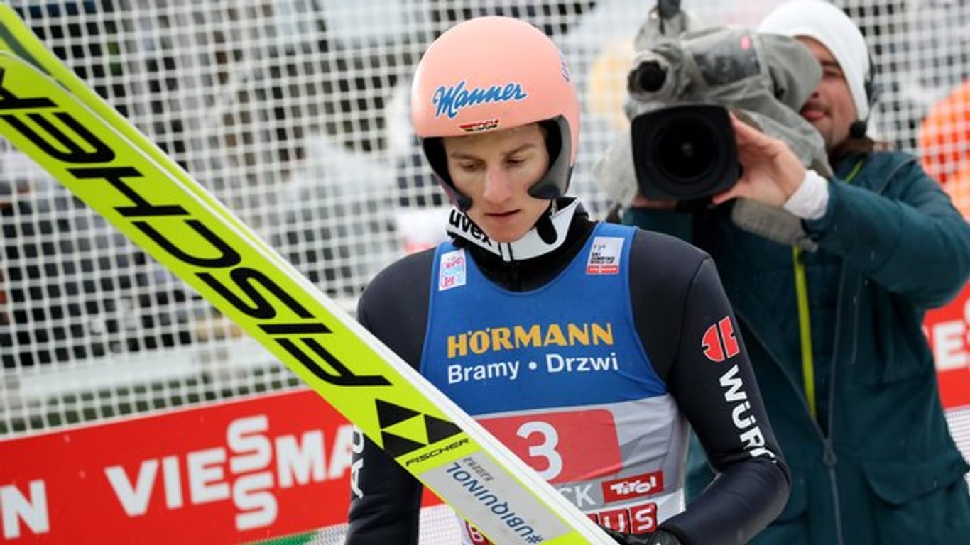 Karl Geiger liegt nach dem Wettkampf in Tirol auf Platz drei der Gesamtwertung.