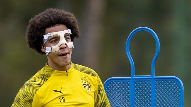 Maskenmann: BVB-Profi Axel Witsel beim Trainingslager in Spanien.