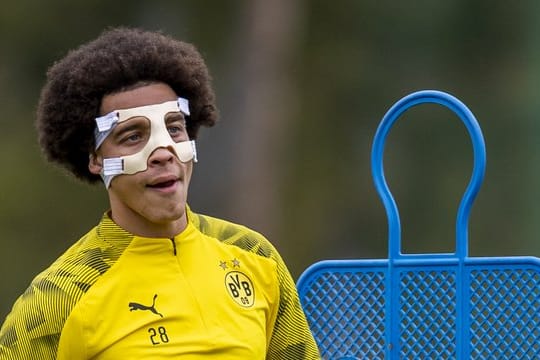 Maskenmann: BVB-Profi Axel Witsel beim Trainingslager in Spanien.