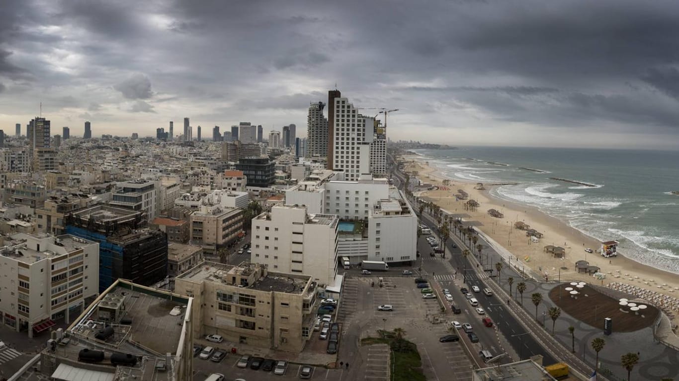 Regenwolken über Tel Aviv: Wegen starker Regenfälle wurde die Stadt am Wochenende teilweise überschwemmt. (Archivbild)