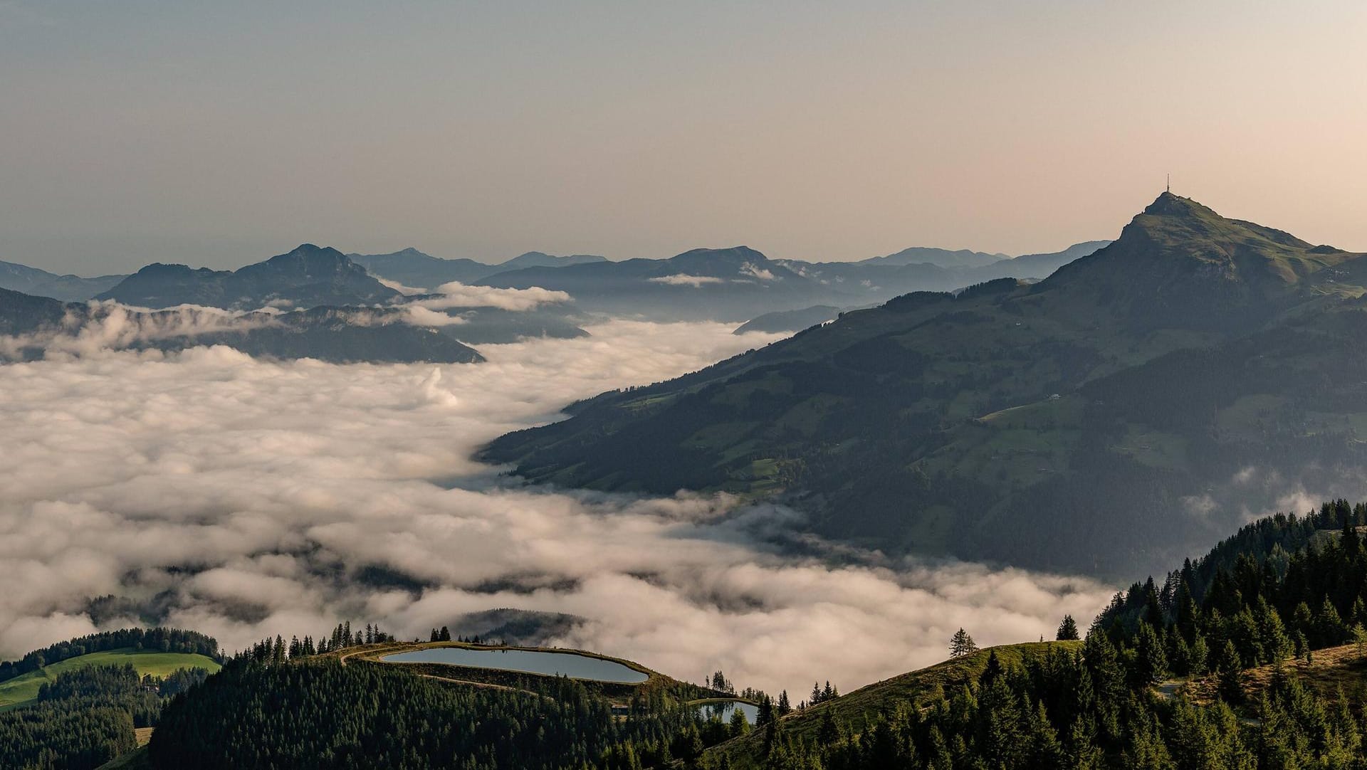Blick über die Kitzbühler Alpen: Der Tote stammte aus Rosenheim und lebte zuletzt in München. (Archivbild)