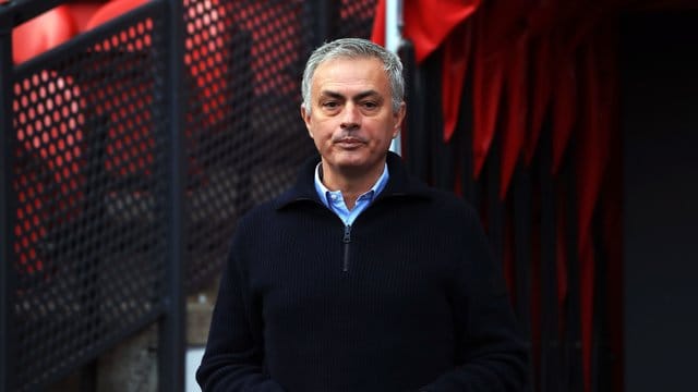 Das Team von Trainer José Mourinho spielte nur 1:1 gegen Zweitligist FC Middlesbrough. Das Team von Trainer José Mourinho spielte nur 1:1 gegen Zweitligist FC Middlesbrough.