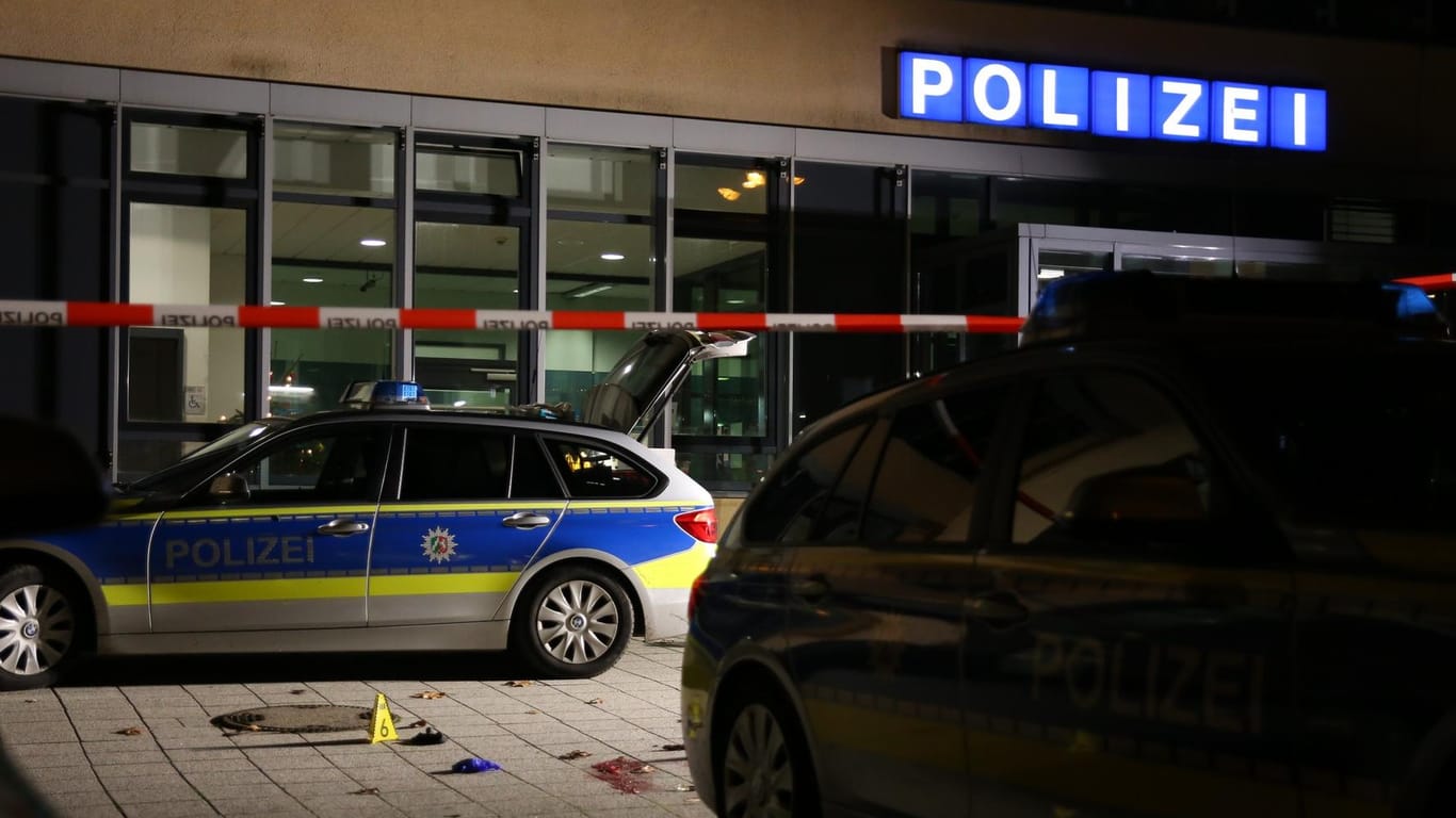 Tatort in Gelsenkirchen: Ein Polizist hat einen Mann erschossen, der sich mit einem Messer in der Hand Beamten genähert haben soll.