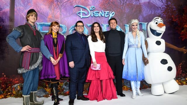 Josh Gad (Olaf), Idina Menzel (Elsa) und Jonathan Groff (Kristoff) bei der Europapremiere von "Die Eiskönigin 2" in London. Josh Gad (Olaf), Idina Menzel (Elsa) und Jonathan Groff (Kristoff) bei der Europapremiere von "Die Eiskönigin 2" in London.