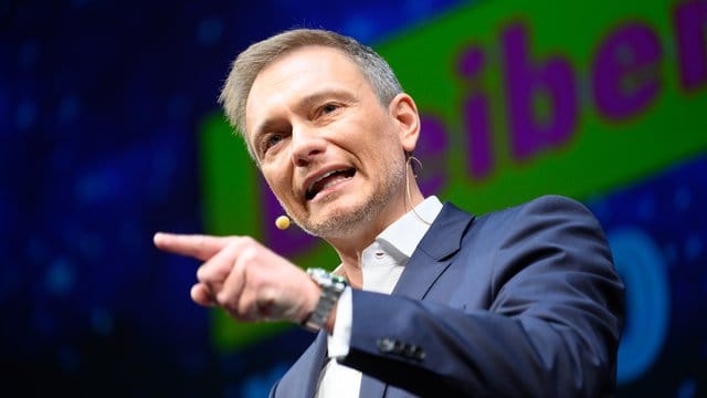 Agriffslustig: FDP-Chef Christian Lindner während des Dreikönigstreffens im Stuttgarter Opernhaus. Agriffslustig: FDP-Chef Christian Lindner während des Dreikönigstreffens im Stuttgarter Opernhaus.